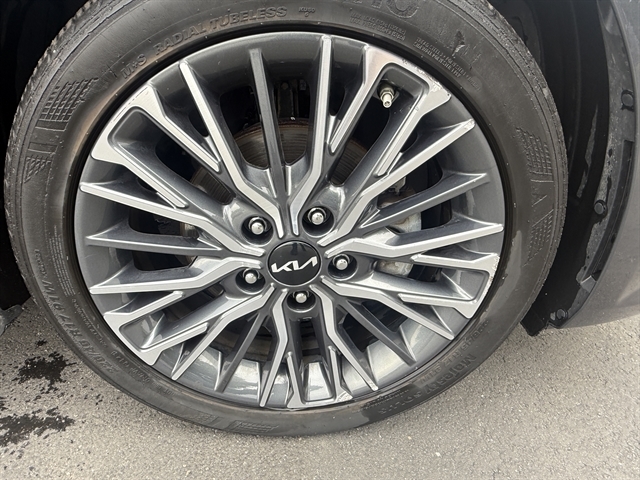 2023 Kia Forte GT-Line photo 5