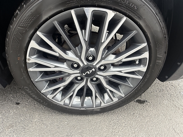 2023 Kia Forte GT-Line photo 12