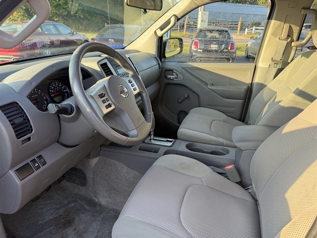 2015 Nissan Frontier S Crew Cab photo 16