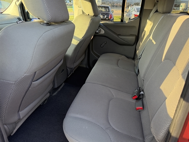 2015 Nissan Frontier S Crew Cab photo 29
