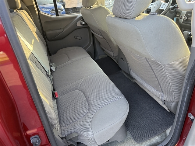 2015 Nissan Frontier S Crew Cab photo 33