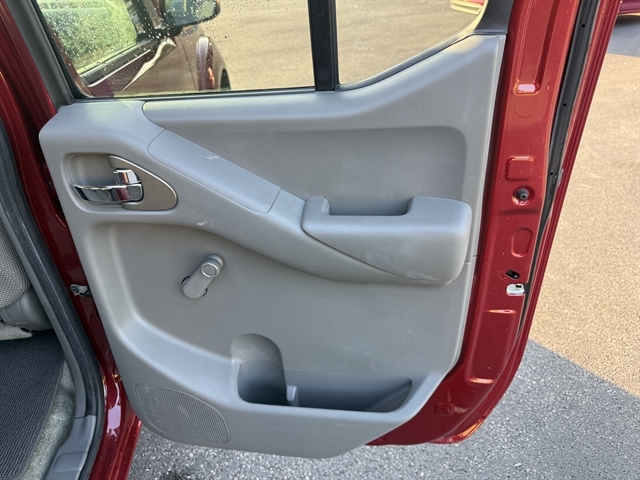 2015 Nissan Frontier S Crew Cab photo 34