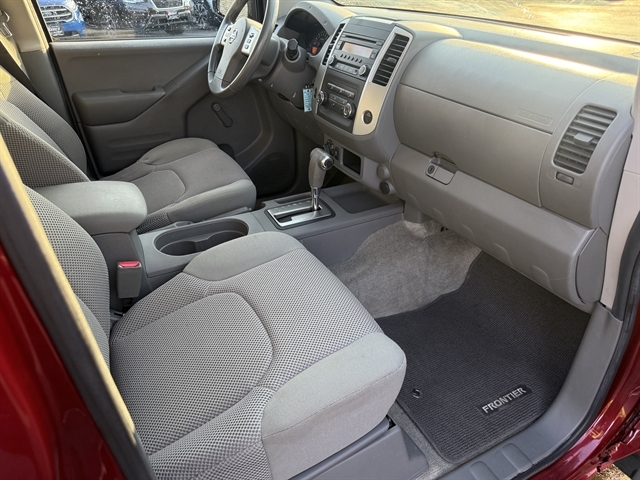 2015 Nissan Frontier S Crew Cab photo 35