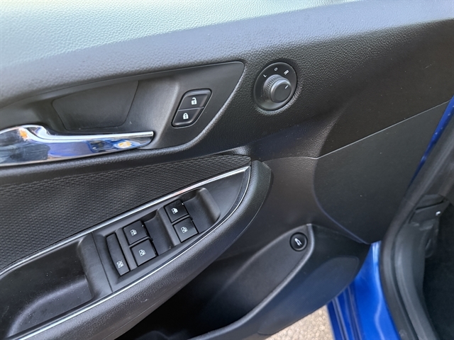 2016 Chevrolet Camaro LS Coupe photo 14