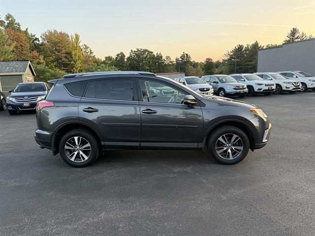 2017 Toyota RAV4 XLE photo 6