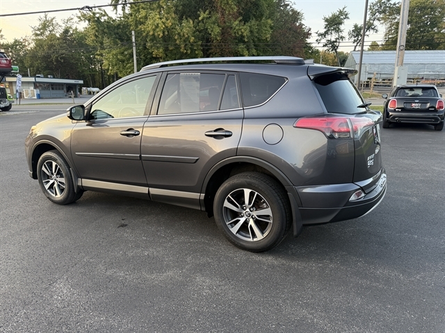 2017 Toyota RAV4 XLE photo 11