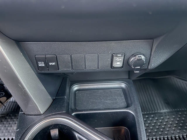2017 Toyota RAV4 XLE photo 26