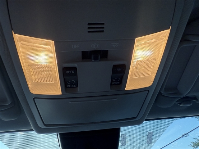 2017 Toyota RAV4 XLE photo 28