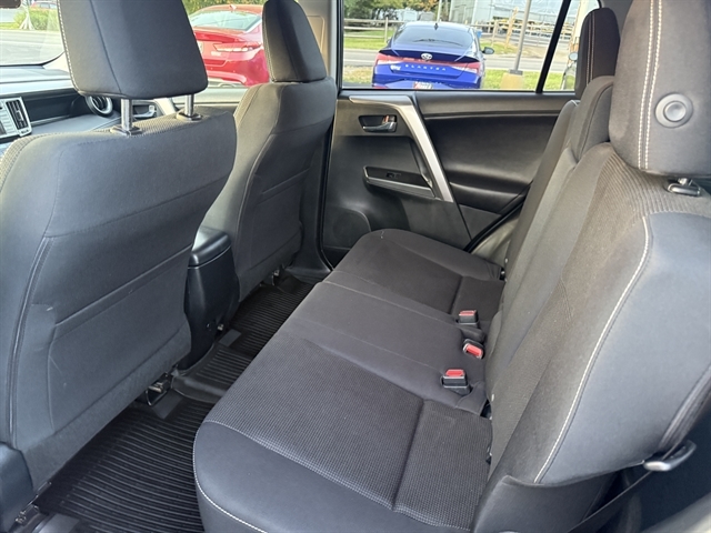 2017 Toyota RAV4 XLE photo 31