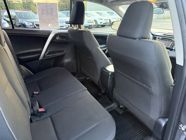 2017 Toyota RAV4 XLE photo 37