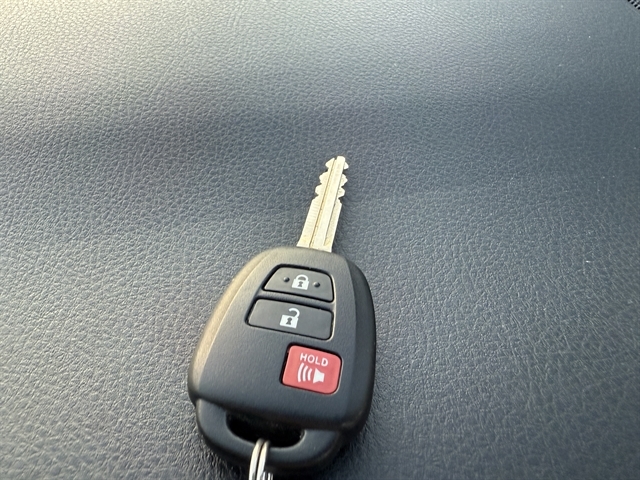 2017 Toyota RAV4 XLE photo 40