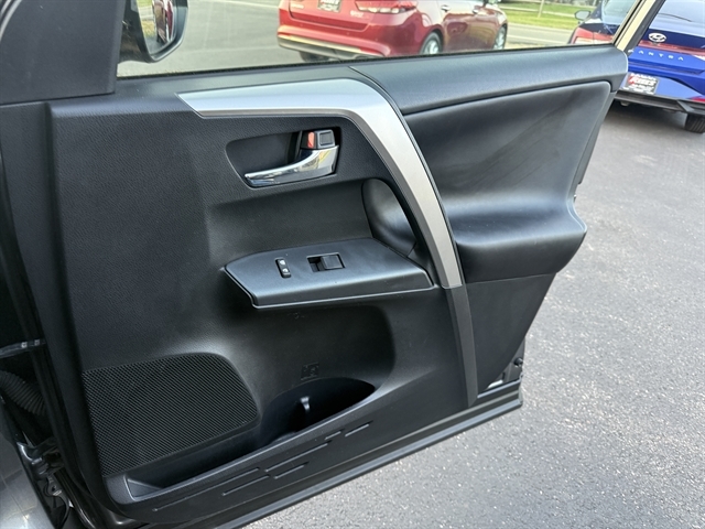 2017 Toyota RAV4 XLE photo 41
