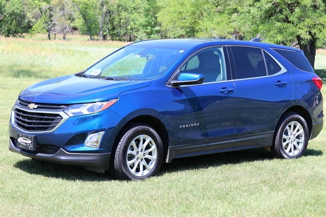 Used 2020 Chevrolet Equinox LT with VIN 2GNAXUEV9L6154673 for sale in Oacoma, SD