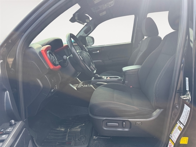 2020 Toyota Tacoma 4x4 TRD photo 9