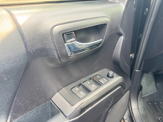 2020 Toyota Tacoma 4x4 TRD photo 18