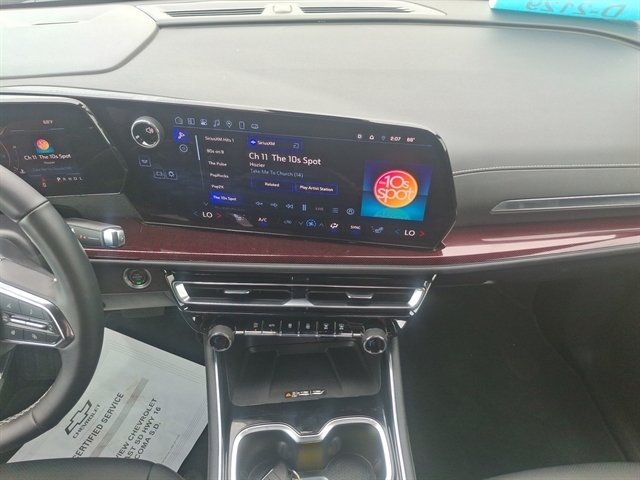 2025 Chevrolet Traverse Z71 photo 11