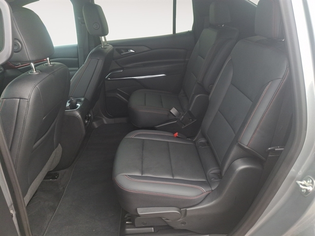 2025 Chevrolet Traverse Z71 photo 13