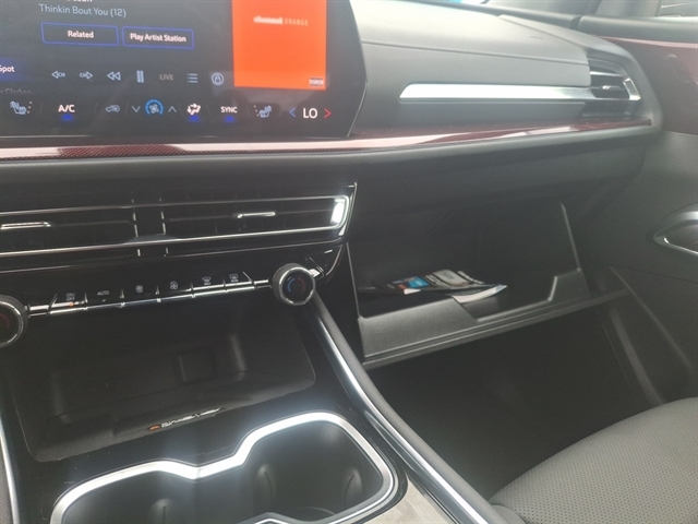 2025 Chevrolet Traverse Z71 photo 22