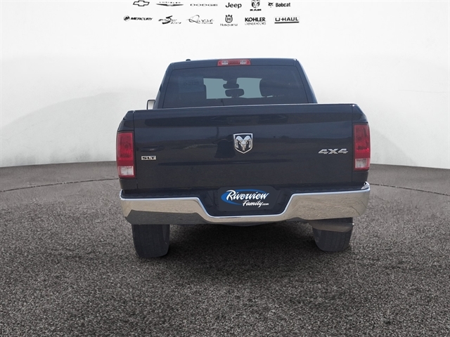 2022 Ram 1500 SLT photo 4