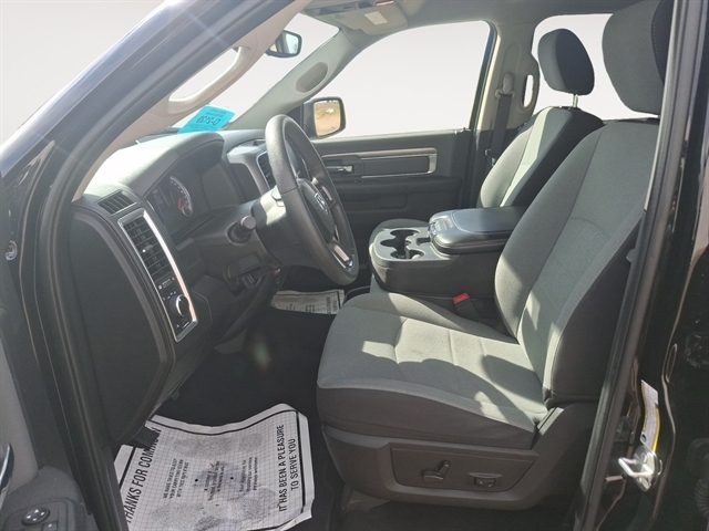 2022 Ram 1500 SLT photo 9