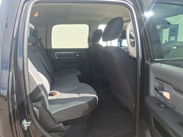 2022 Ram 1500 SLT photo 16