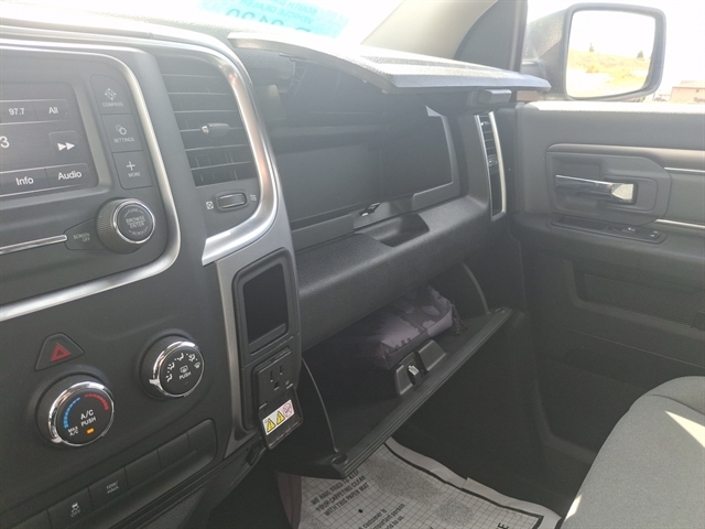 2022 Ram 1500 SLT photo 22