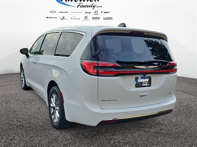 2026 Chrysler Pacifica photo 3