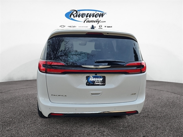 2026 Chrysler Pacifica photo 4