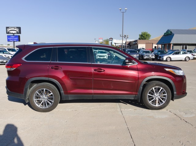 2019 Toyota Highlander XLE photo 3