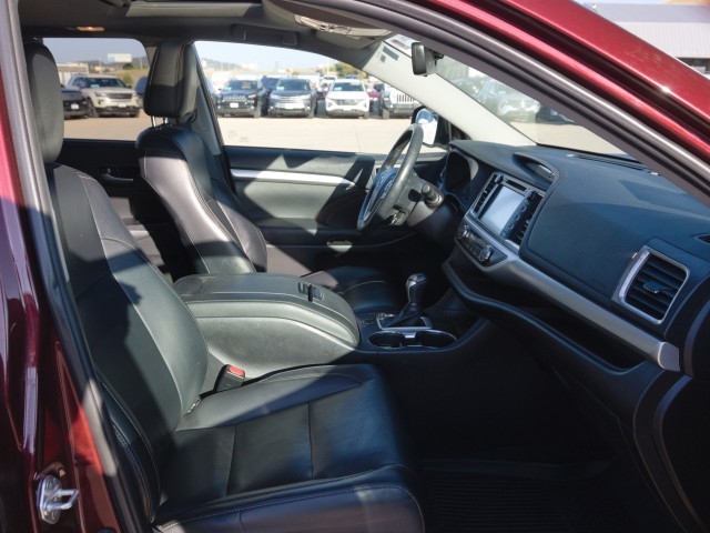 2019 Toyota Highlander XLE photo 32