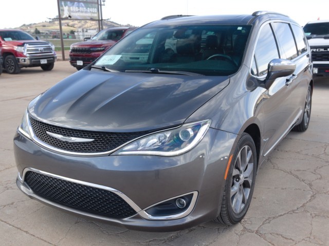 2020 Chrysler Pacifica Limited 35th Anniversary's photo