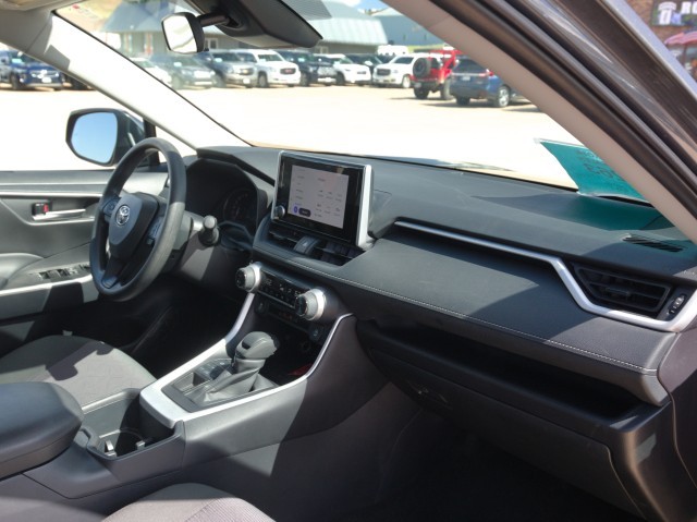 2025 Toyota RAV4 XLE AWD's photo