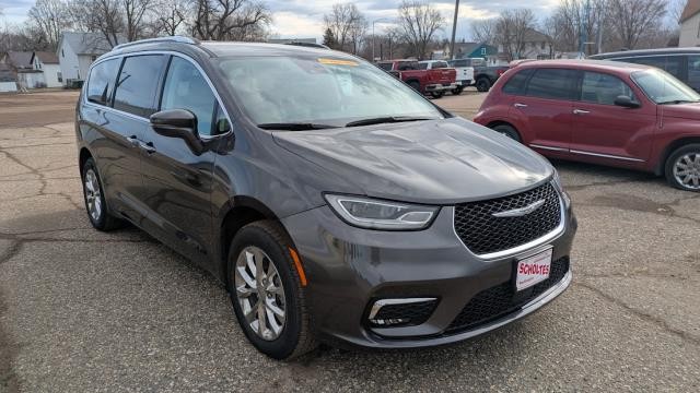 2021 Chrysler Pacifica Touring L's photo