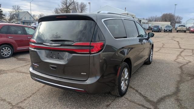 2021 Chrysler Pacifica Touring L's photo