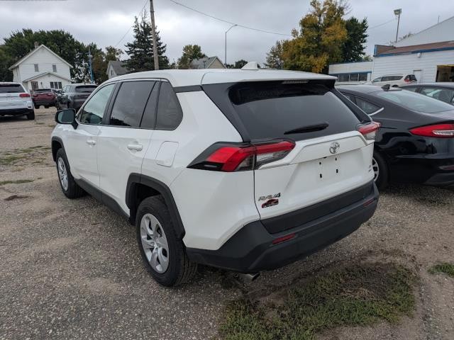2024 Toyota RAV4 LE photo 4