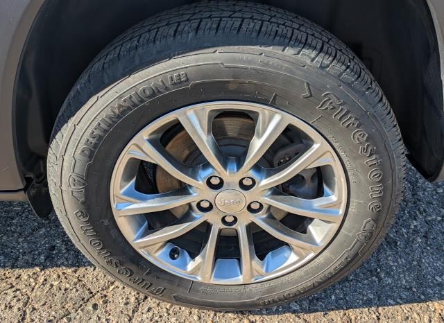 2019 Jeep Cherokee Latitude photo 2