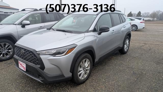 2025 Toyota Corolla Cross LE's photo