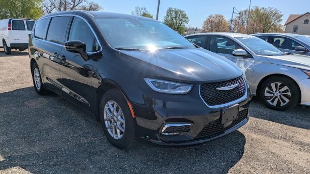 2024 Chrysler Pacifica Touring L's photo