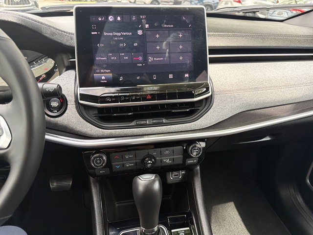 2023 Jeep Compass Latitude Lux - Photo 6