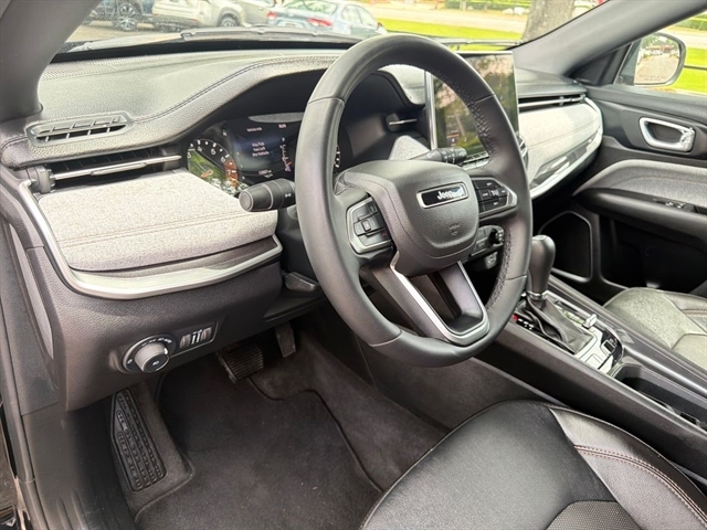 2023 Jeep Compass Latitude Lux - Photo 25