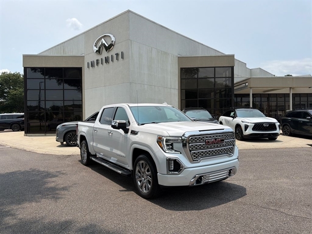 2021 GMC Sierra 4WD Crew Cab Short Box Denali's photo