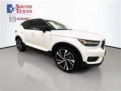 2021 VOLVO XC40
