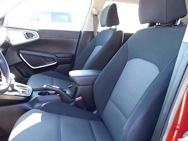 2022 Kia Soul LX - Photo 10