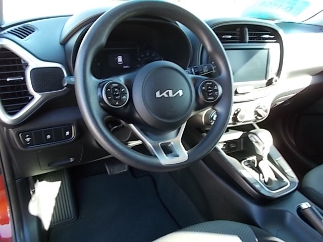 2022 Kia Soul LX - Photo 11