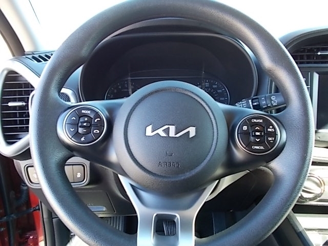 2022 Kia Soul LX - Photo 12