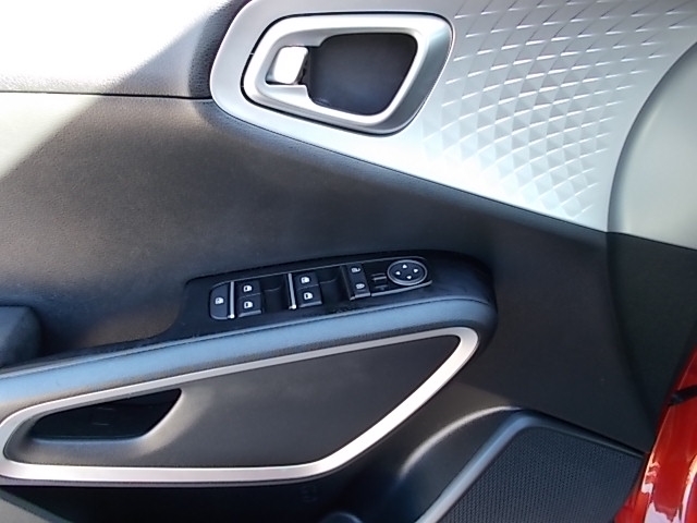2022 Kia Soul LX - Photo 13