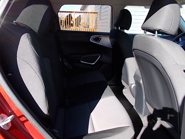 2022 Kia Soul LX - Photo 18