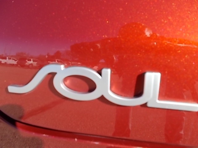 2022 Kia Soul LX - Photo 32