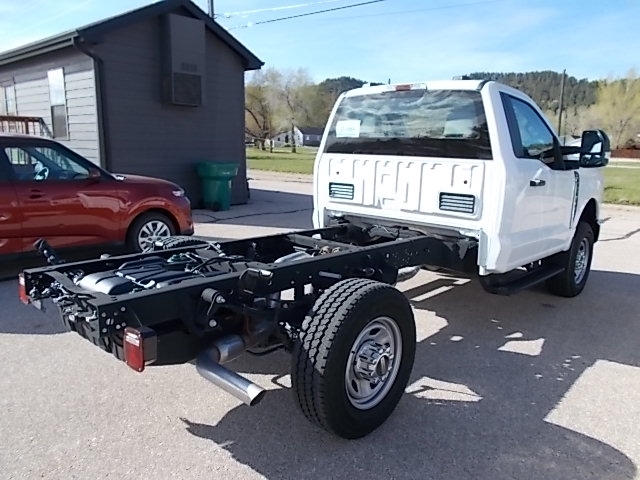 2024 Ford F-350 Super Duty Chassis Cab XL - Photo 6
