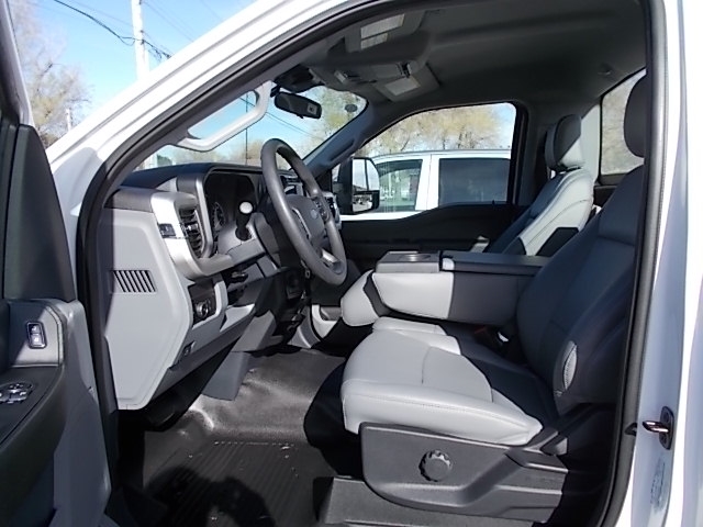 2024 Ford F-350 Super Duty Chassis Cab XL - Photo 9